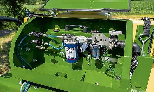 Rangé à l'abri de la poussière