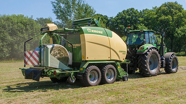 Combiné presse-enrubanneuse à chambre fixe à diamètre variable Comprima CF 155 XC